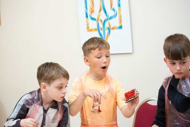Українська вибійка. Два в одному: й урок, і виготовлення подарунків до Дня матері